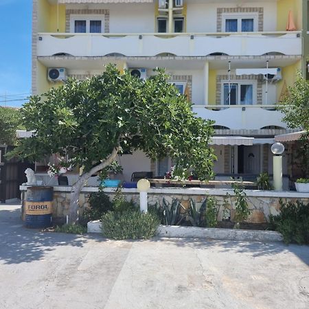 Apartmani Alen Dinjiška Exteriör bild