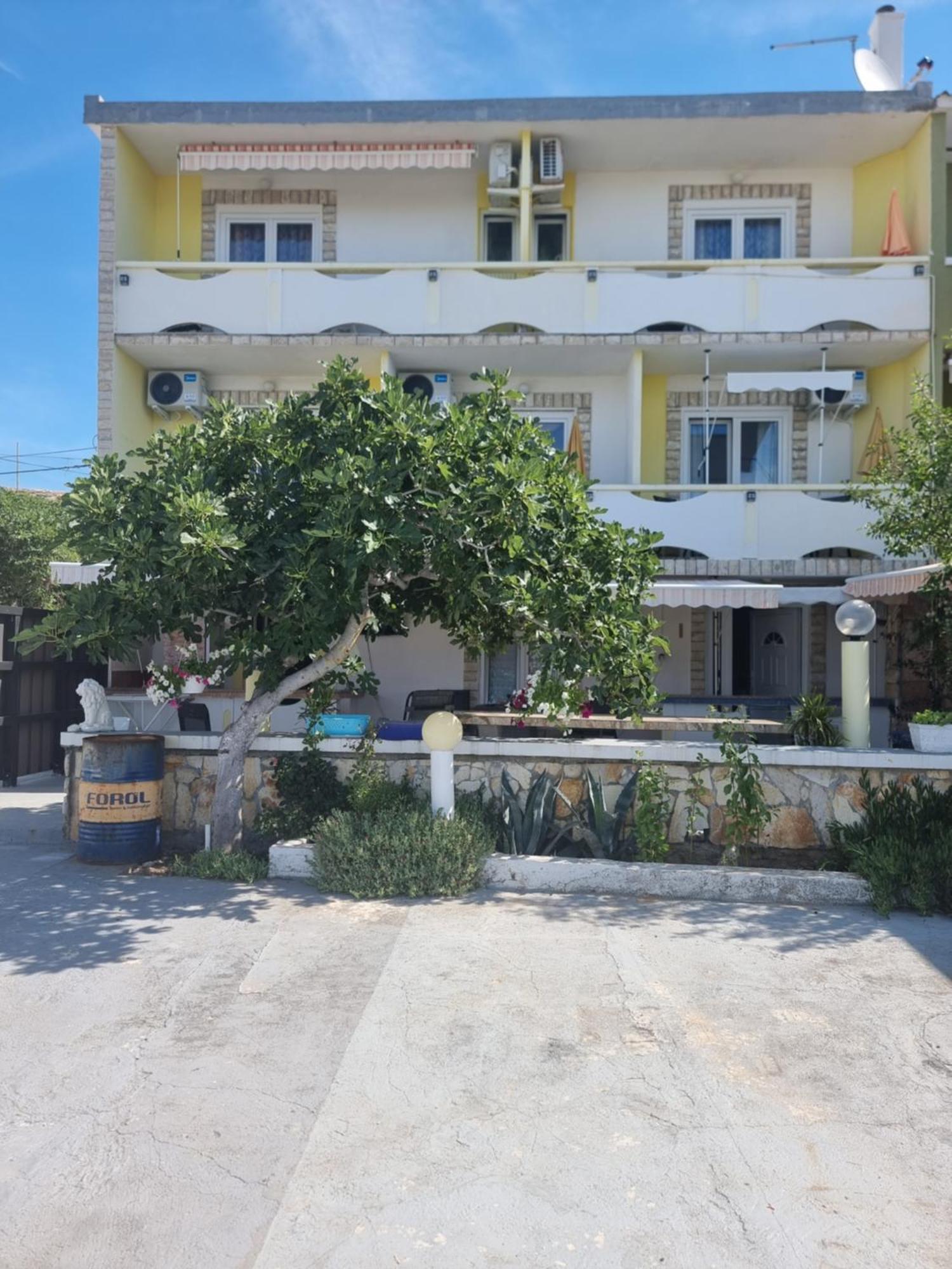 Apartmani Alen Dinjiška Exteriör bild