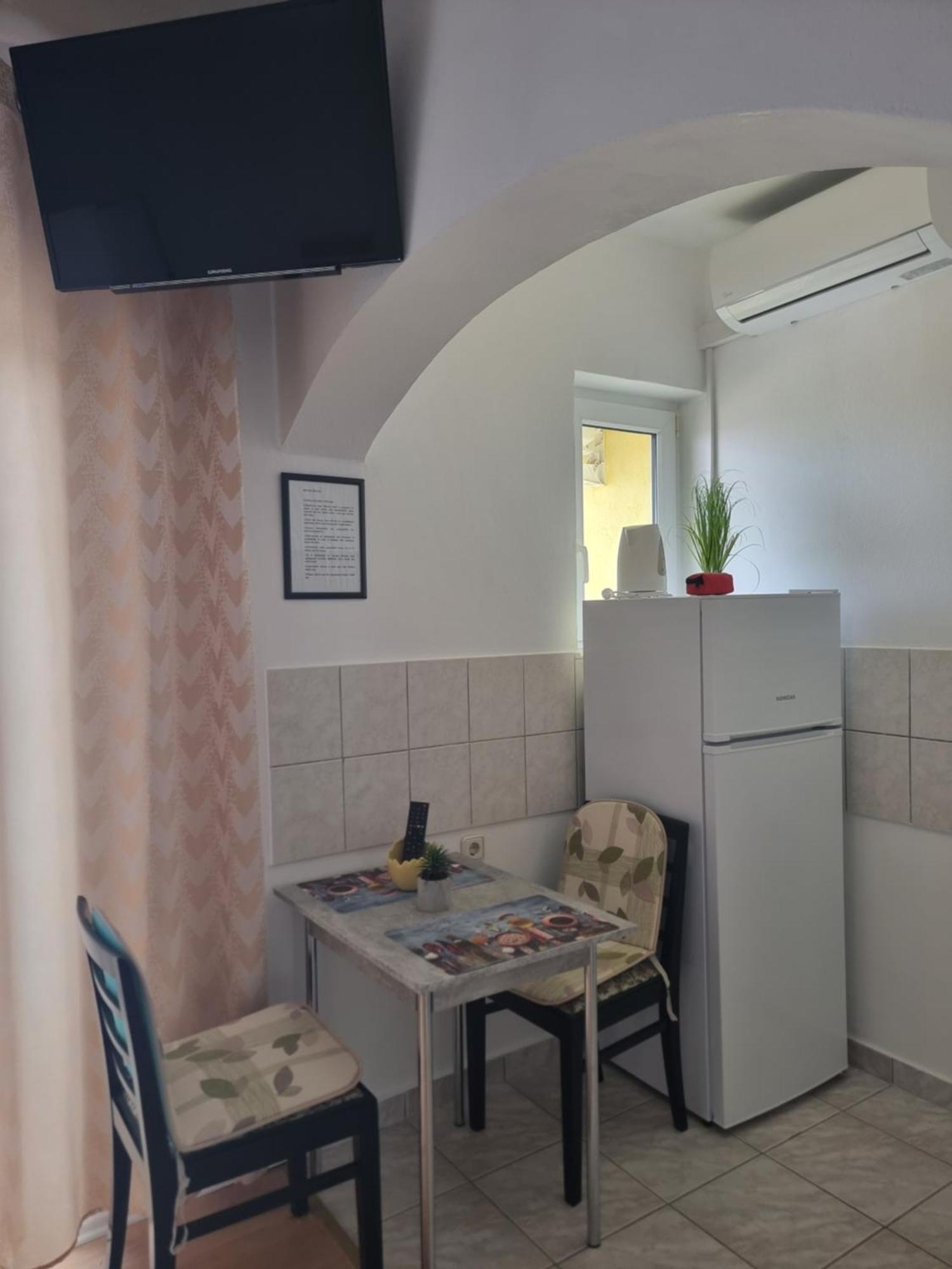 Apartmani Alen Dinjiška Exteriör bild
