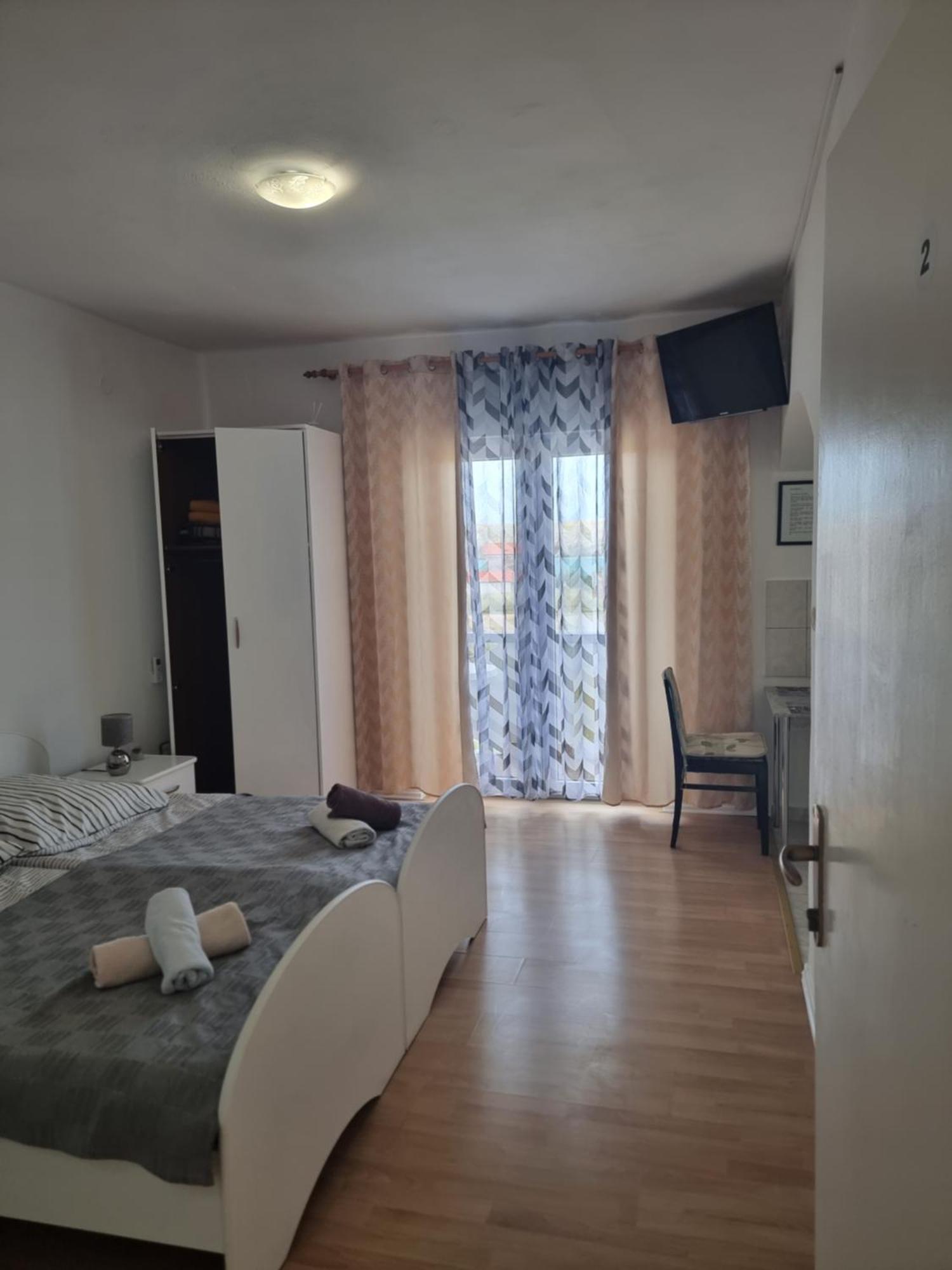 Apartmani Alen Dinjiška Exteriör bild