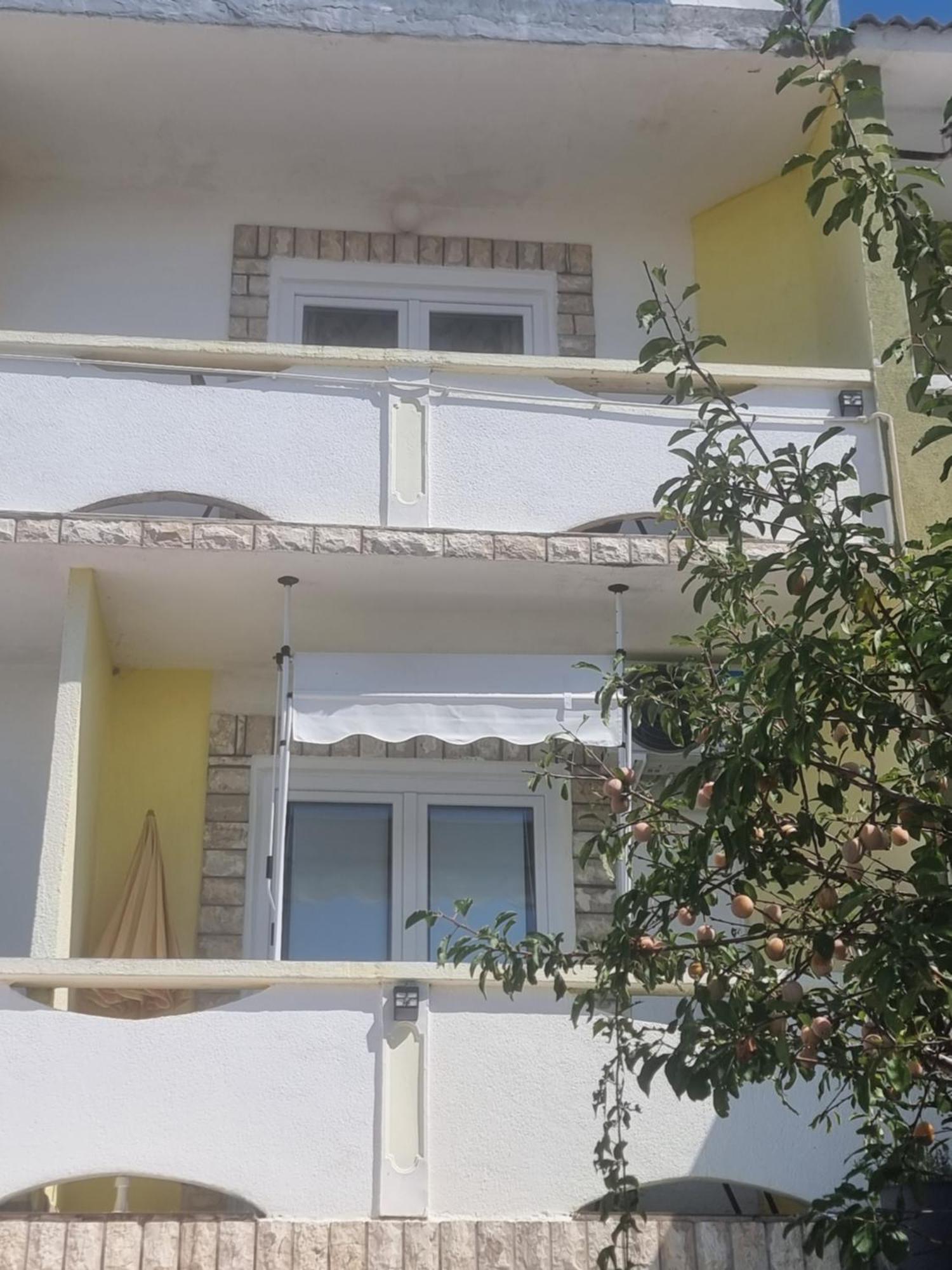 Apartmani Alen Dinjiška Exteriör bild