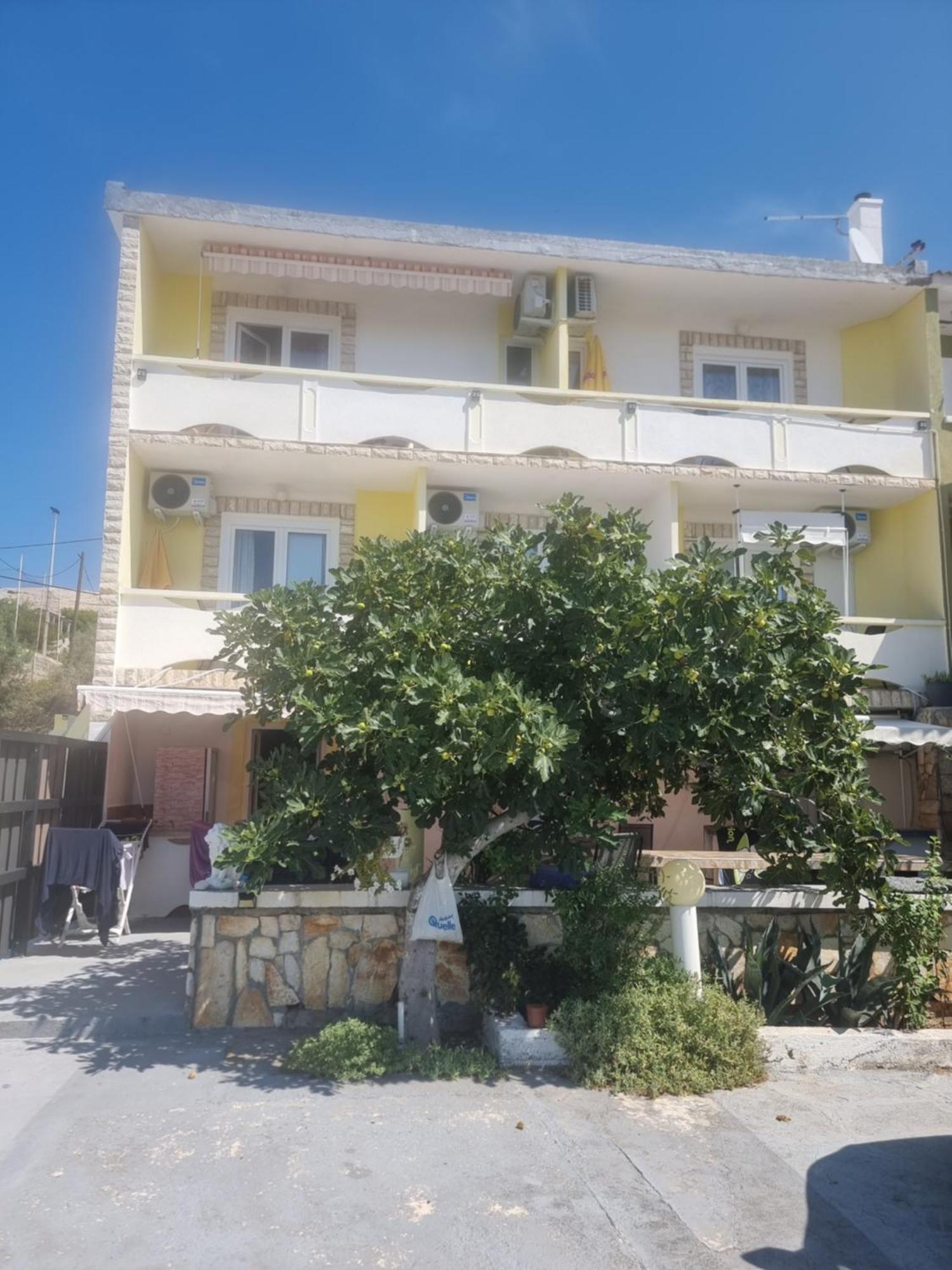 Apartmani Alen Dinjiška Exteriör bild
