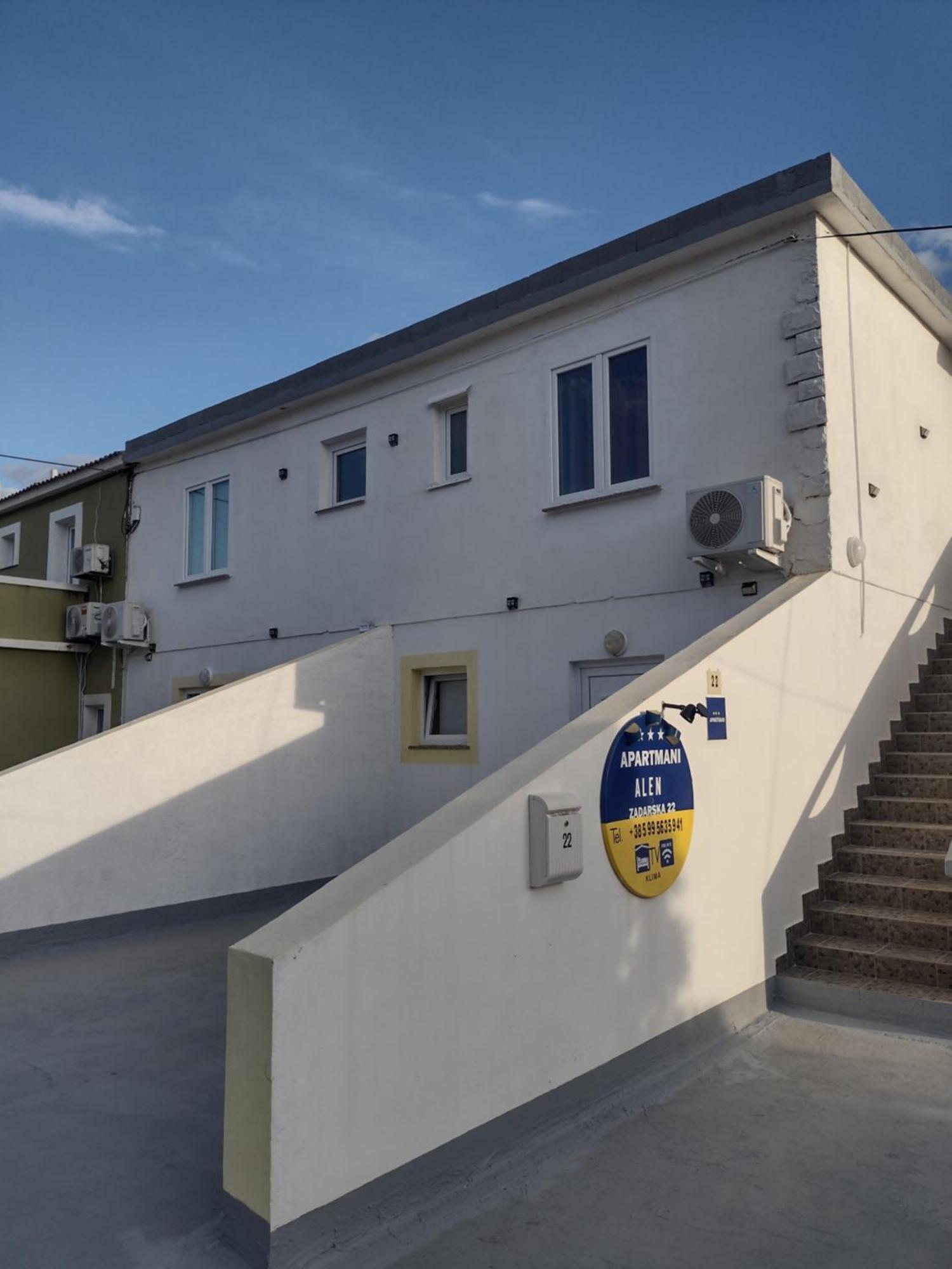 Apartmani Alen Dinjiška Exteriör bild